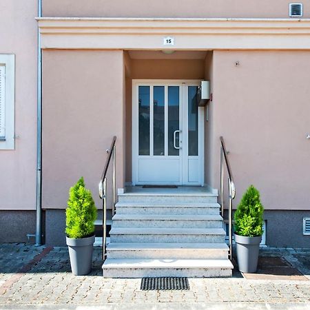 F&R Apartments II Ρόβινι Εξωτερικό φωτογραφία
